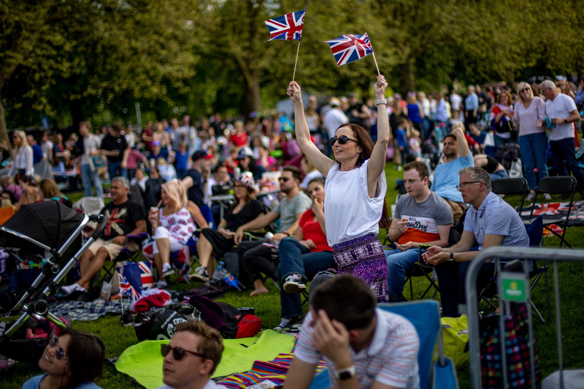 Inicia el megaconcierto en Windsor para celebrar la coronación de Carlos III