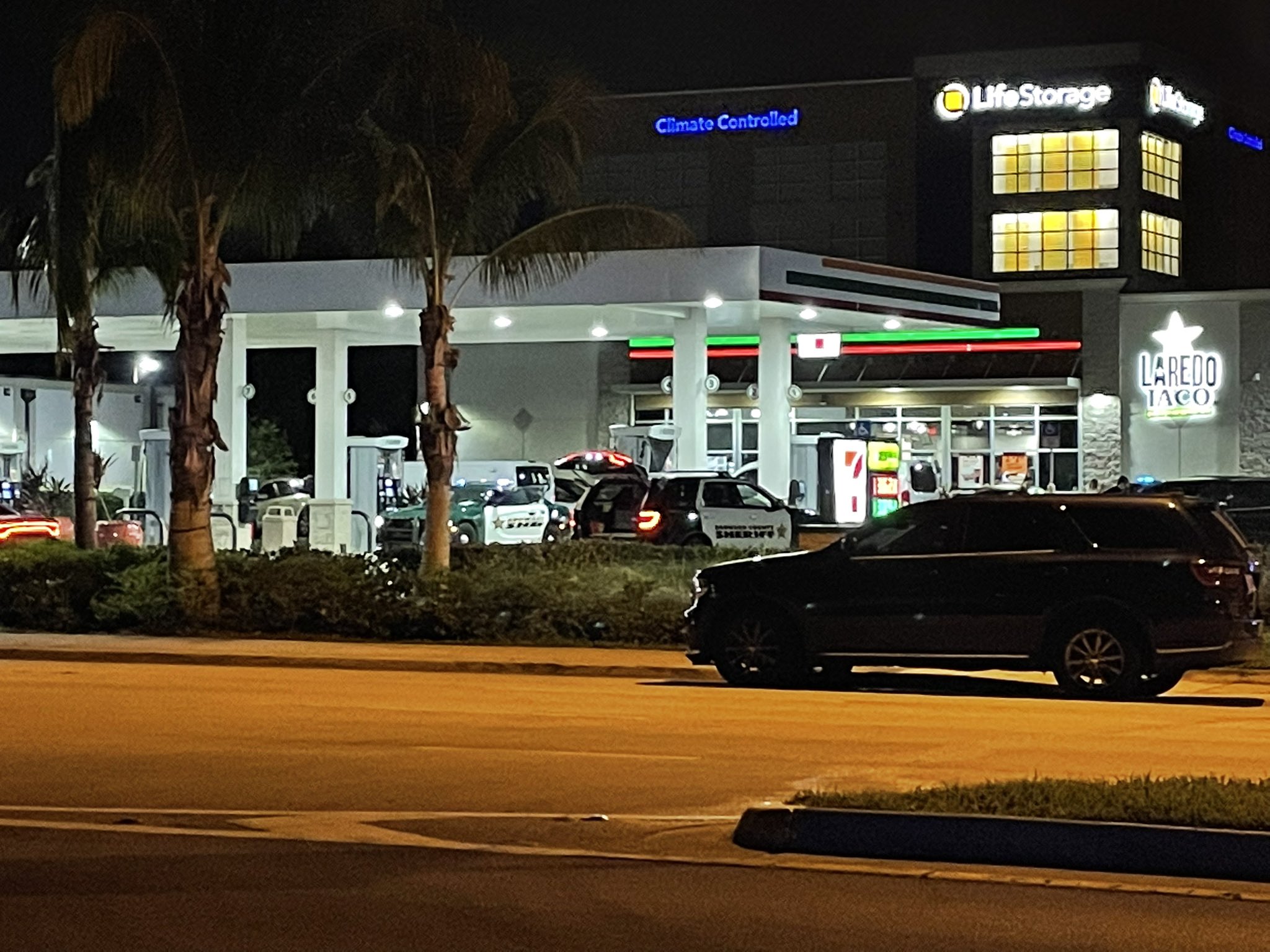 Tiroteo en gasolinera de Florida deja un menor muerto; el responsable se suicidó Tiroteo en gasolinera de Florida deja un menor muerto; el responsable se suicidó