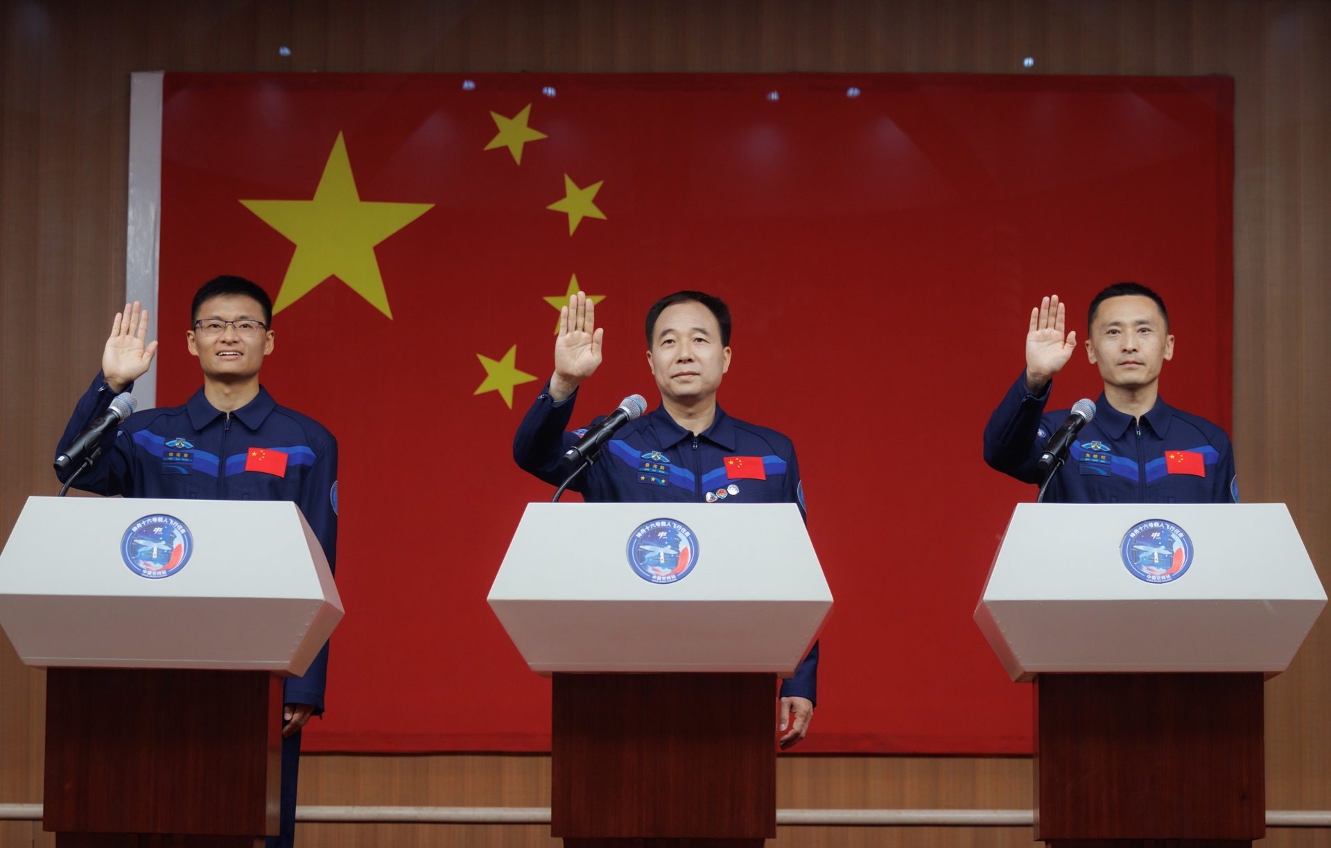 China enviará este martes a tres astronautas a su estación espacial