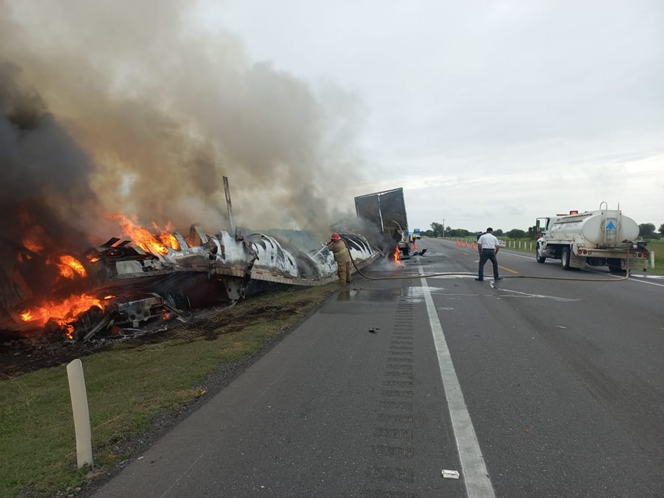 Choque en la carretera Hidalgo-Zaragoza deja 13 muertos Choque en la carretera Hidalgo-Zaragoza deja 13 muertos
