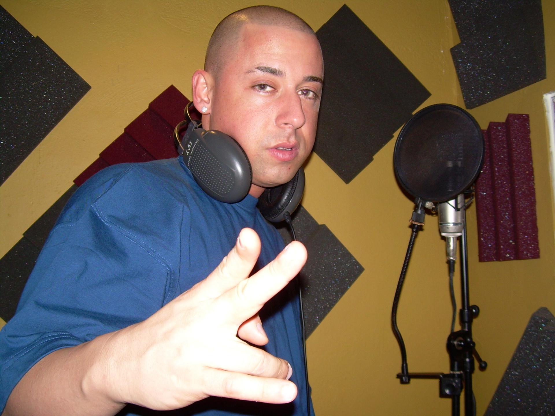 Dan libertad condicional al reguetonero Cosculluela por violencia machista