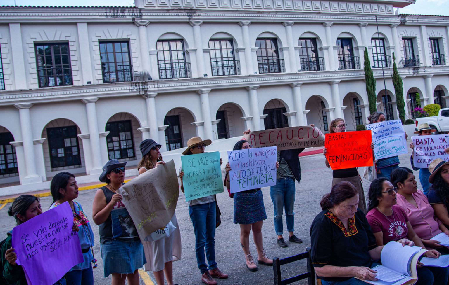 Exigen liberación de mujer indígena acusada de matar a su agresor en México