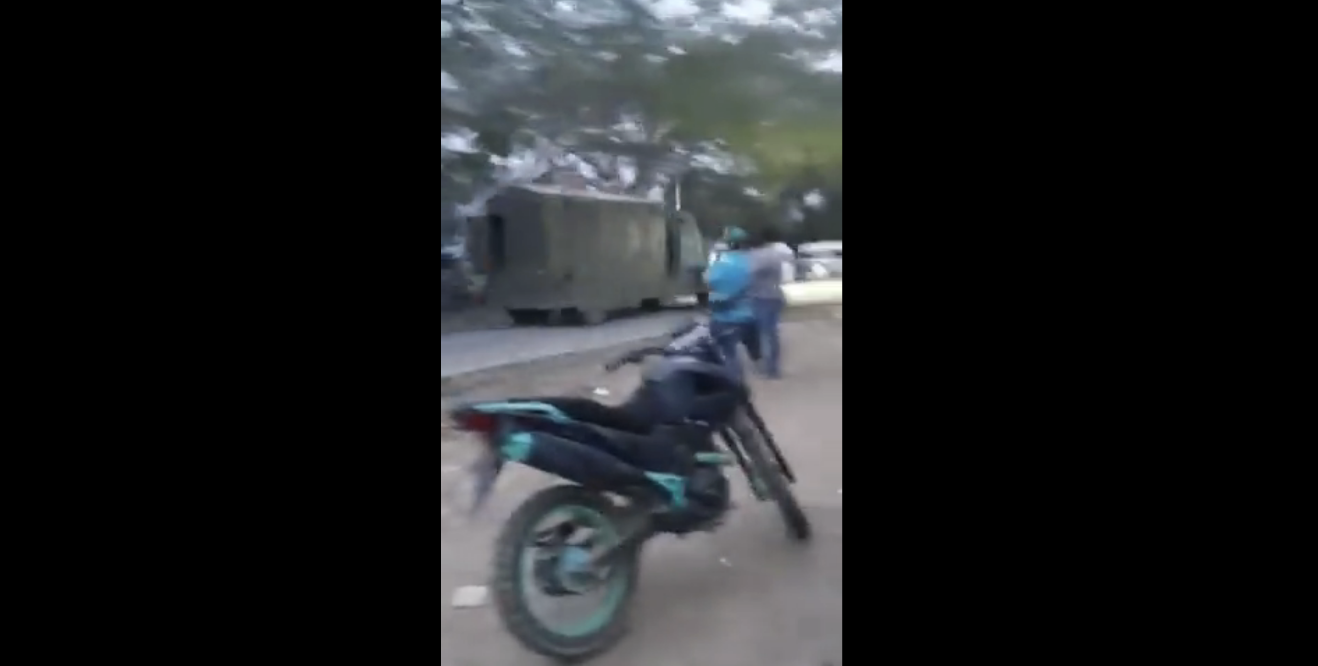 #Video Vehículos modificados patrullan Frontera Comalapa, en Chiapas