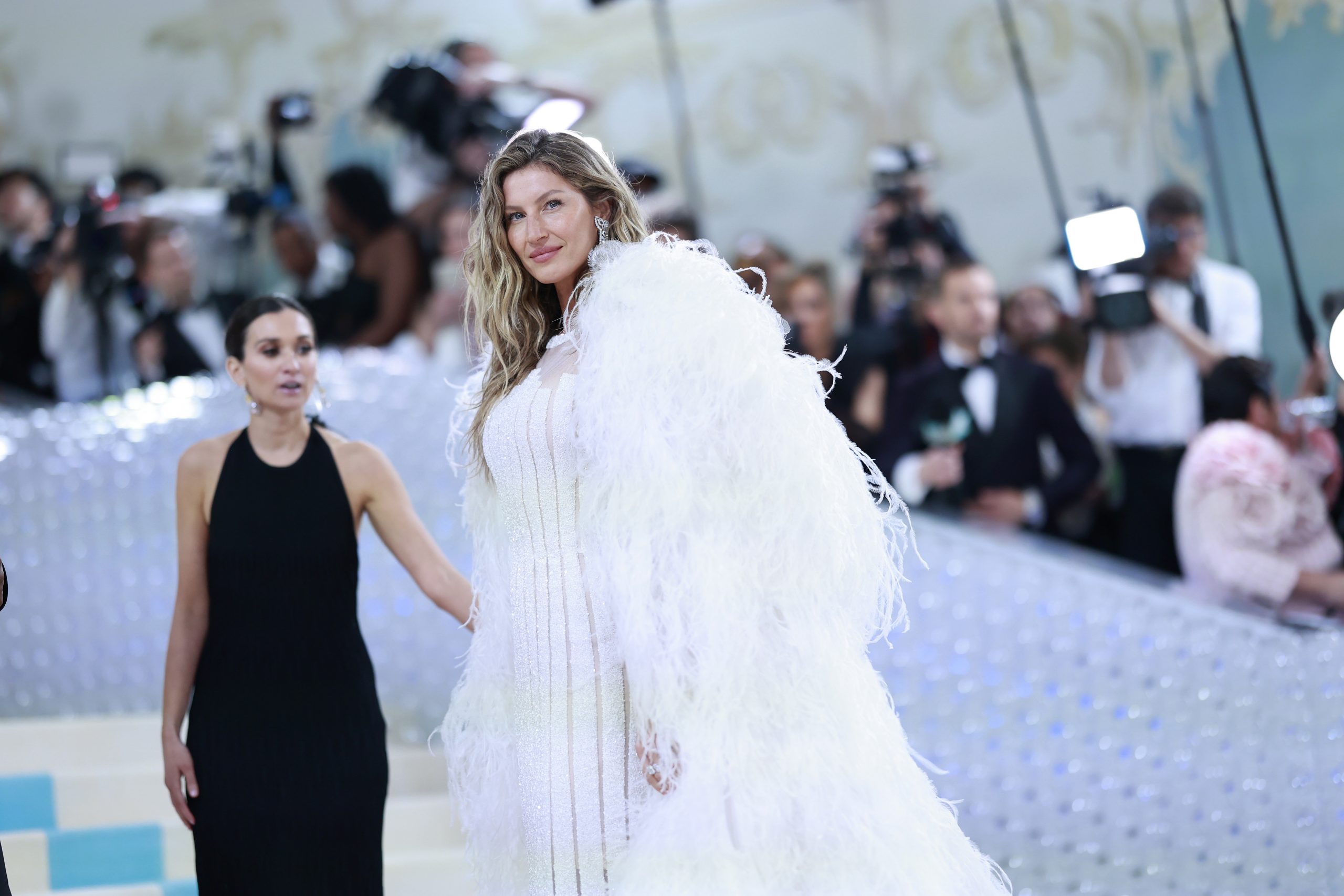 Supermodelos lucen sus vestidos “vintage” para la Met Gala