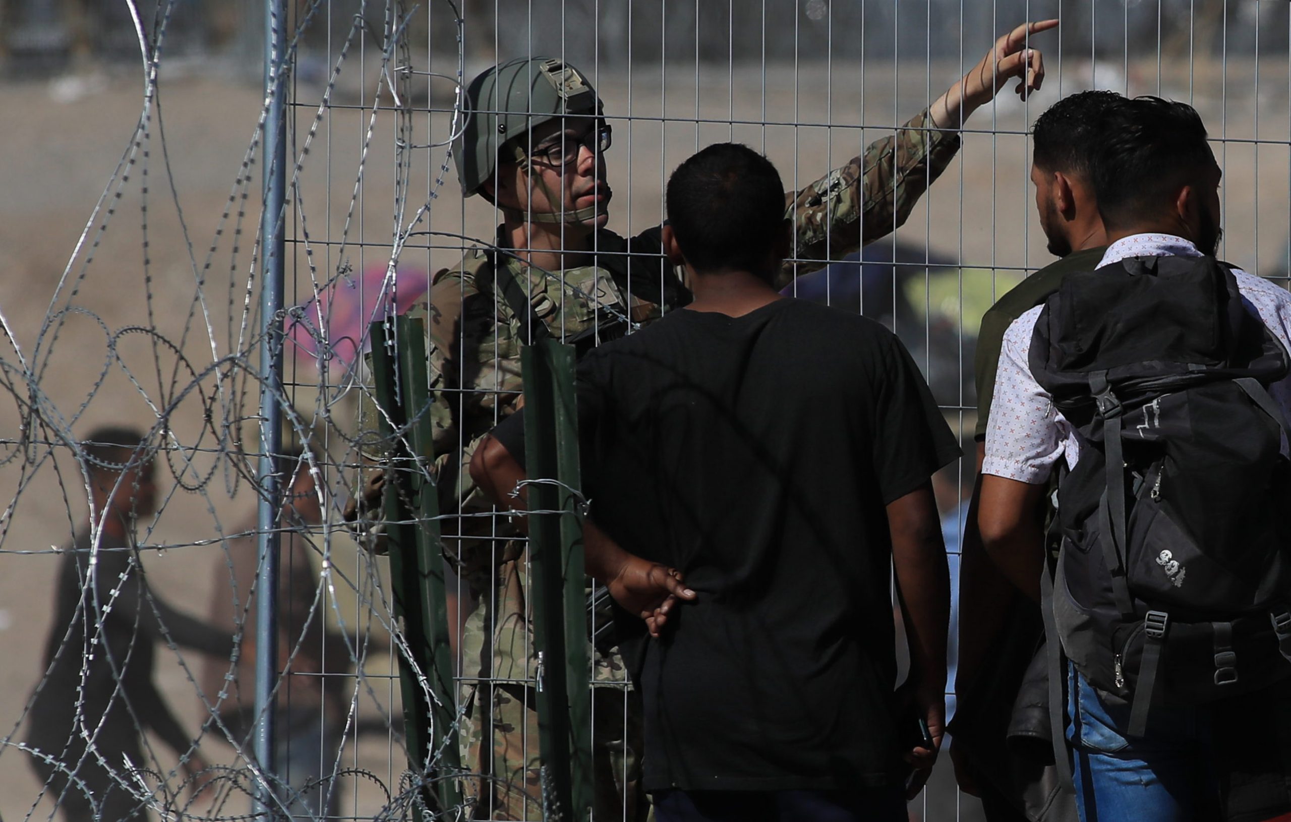 Migrantes en Ciudad Juárez esperan que sin Título 42 aumenten las citas para asilo