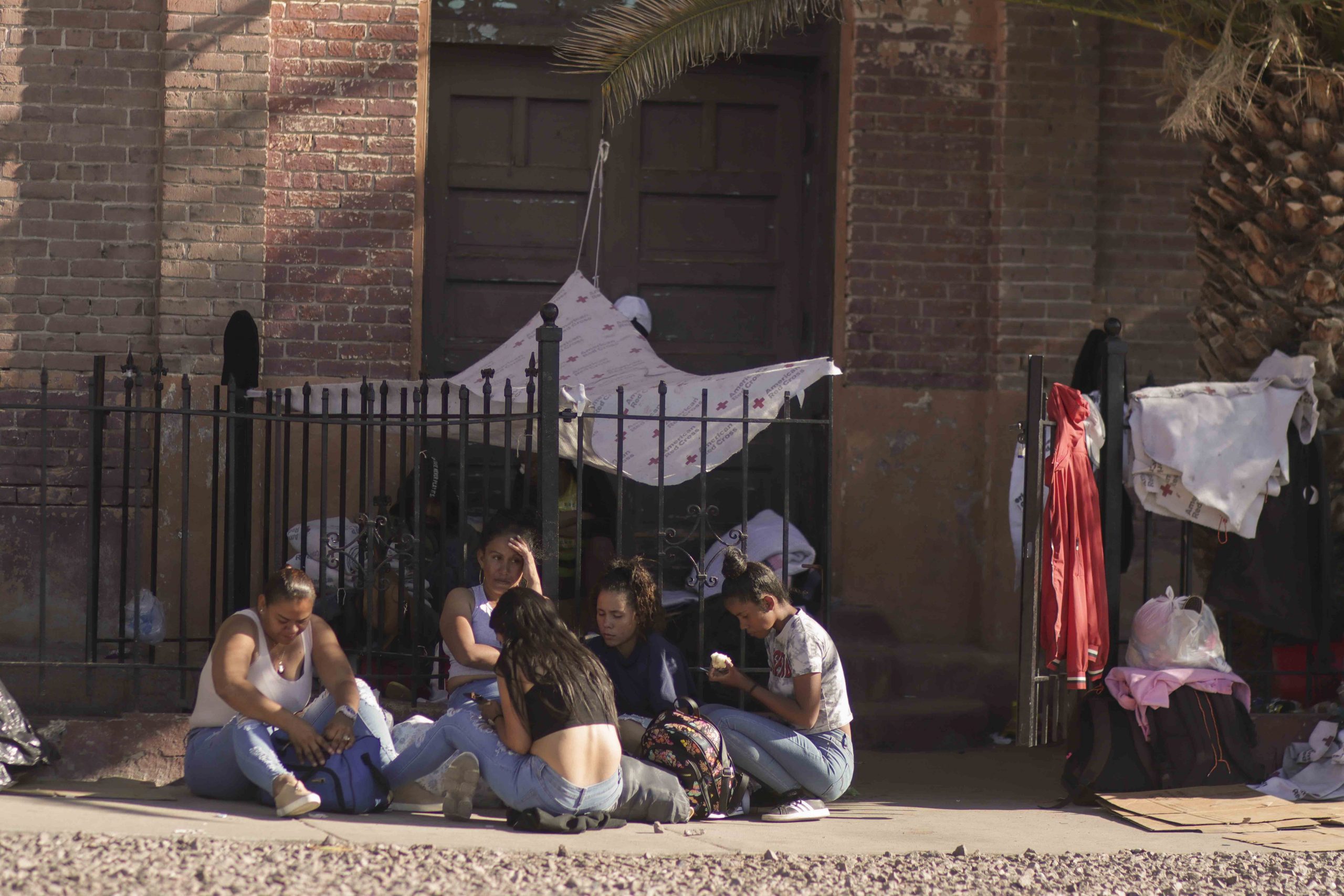 Albergues, autoridades y Cruz Roja del sur de EE.UU. esperan recibir más migrantes Albergues, autoridades y Cruz Roja del sur de EE.UU. esperan recibir más migrantes