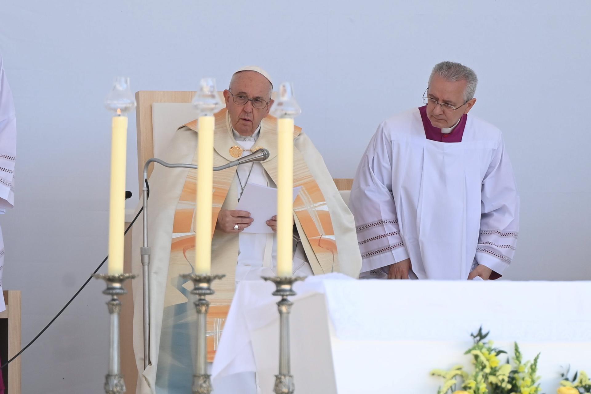 Papa Francisco pide “abrir las puertas” a los migrantes Papa Francisco pide “abrir las puertas” a los migrantes