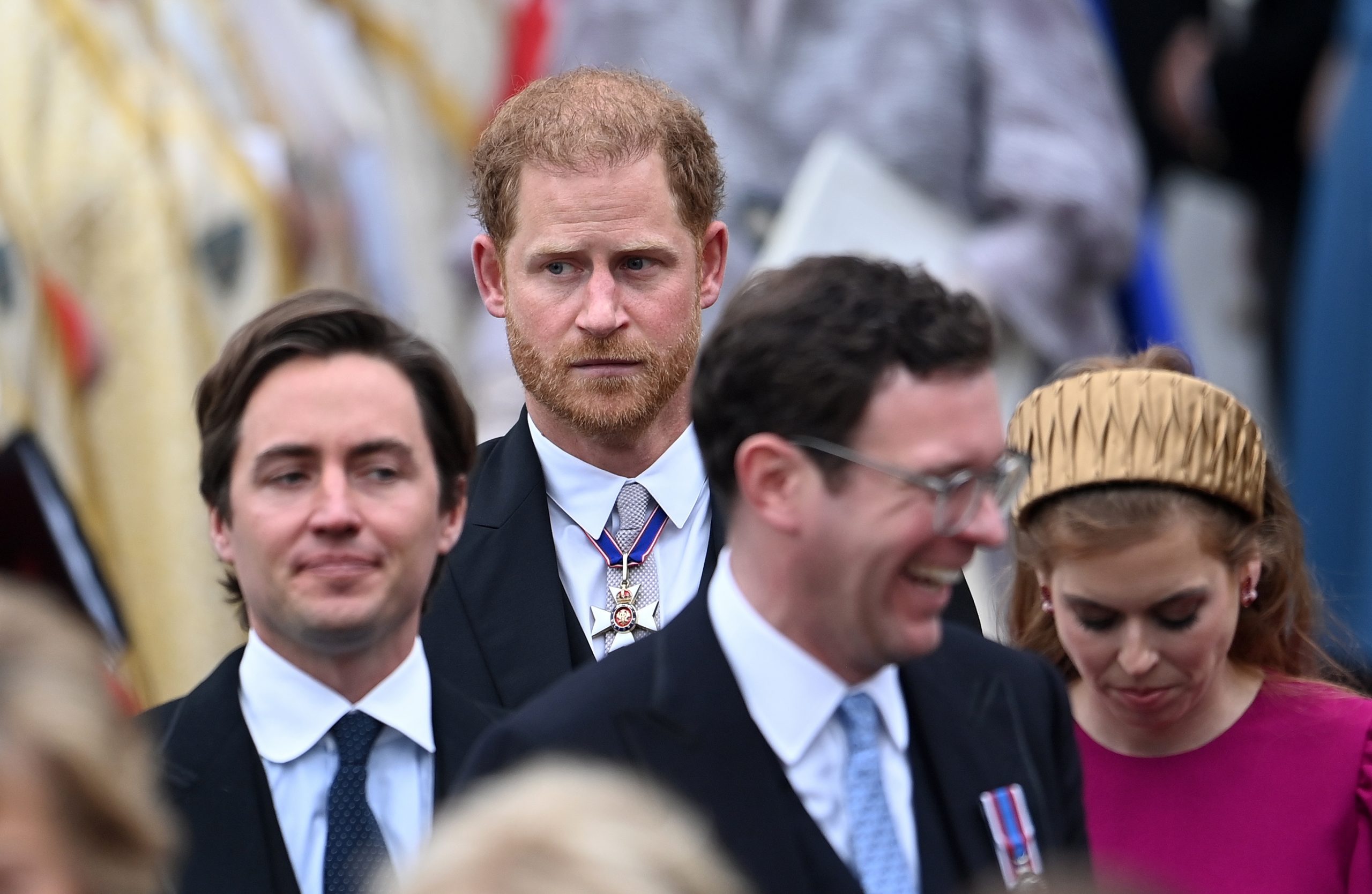Príncipe Enrique queda en segundo plano durante la coronación de Carlos III Príncipe Enrique queda en segundo plano durante la coronación de Carlos III