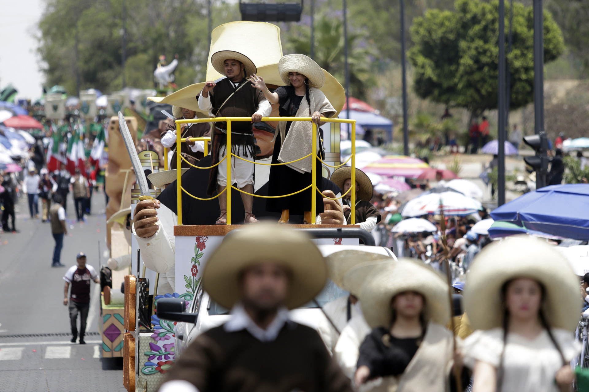 Puebla representa la identidad mexicana en el desfile del 5 de mayo