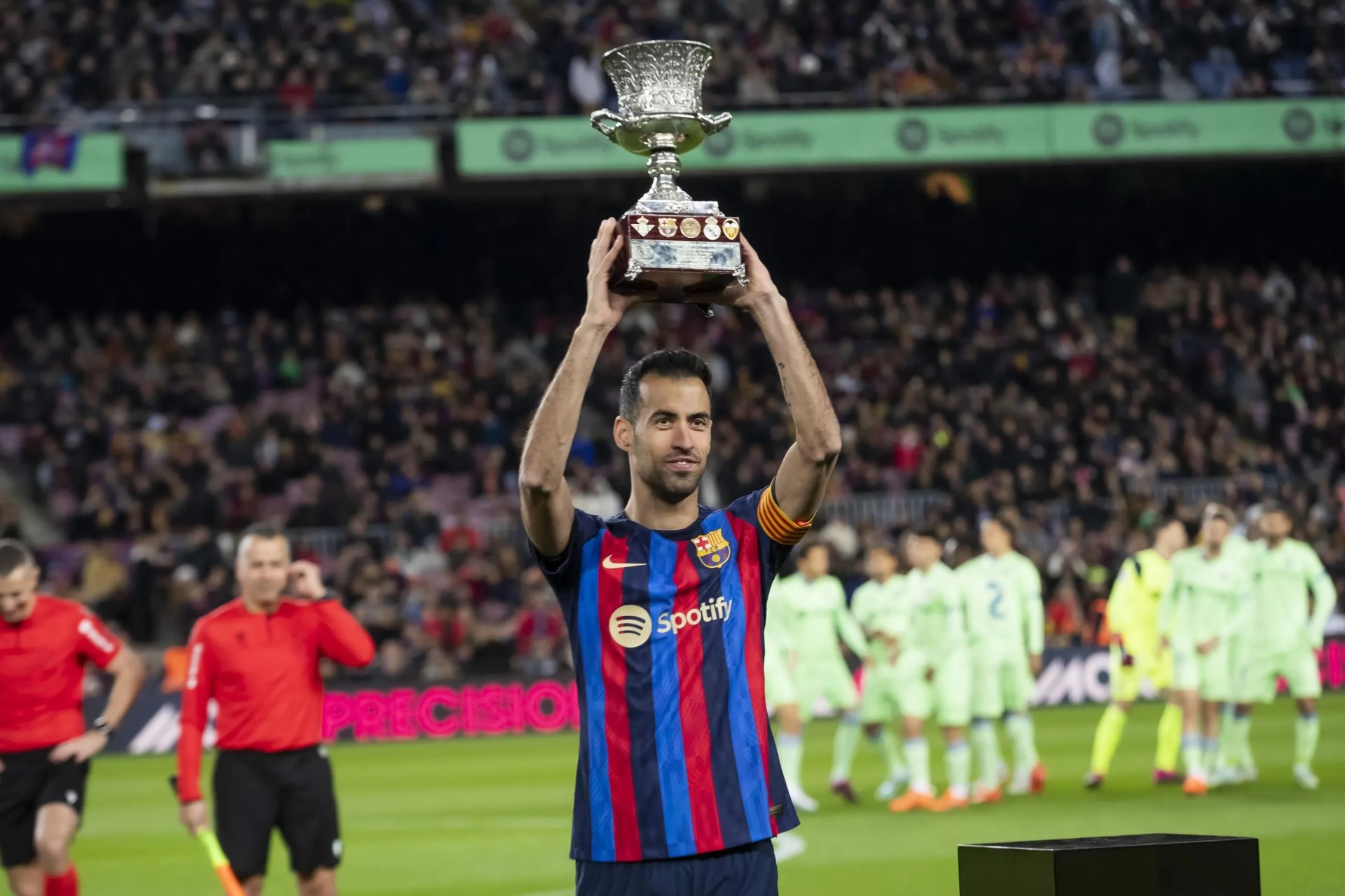 Busquets anuncia que deja el Barcelona a fin de temporada