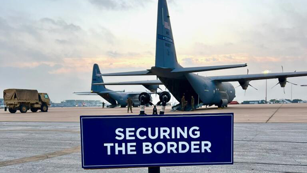 Texas envía helicópteros a frontera con México y promete endurecer leyes contra migrantes Texas envía helicópteros a frontera con México y promete endurecer leyes contra migrantes