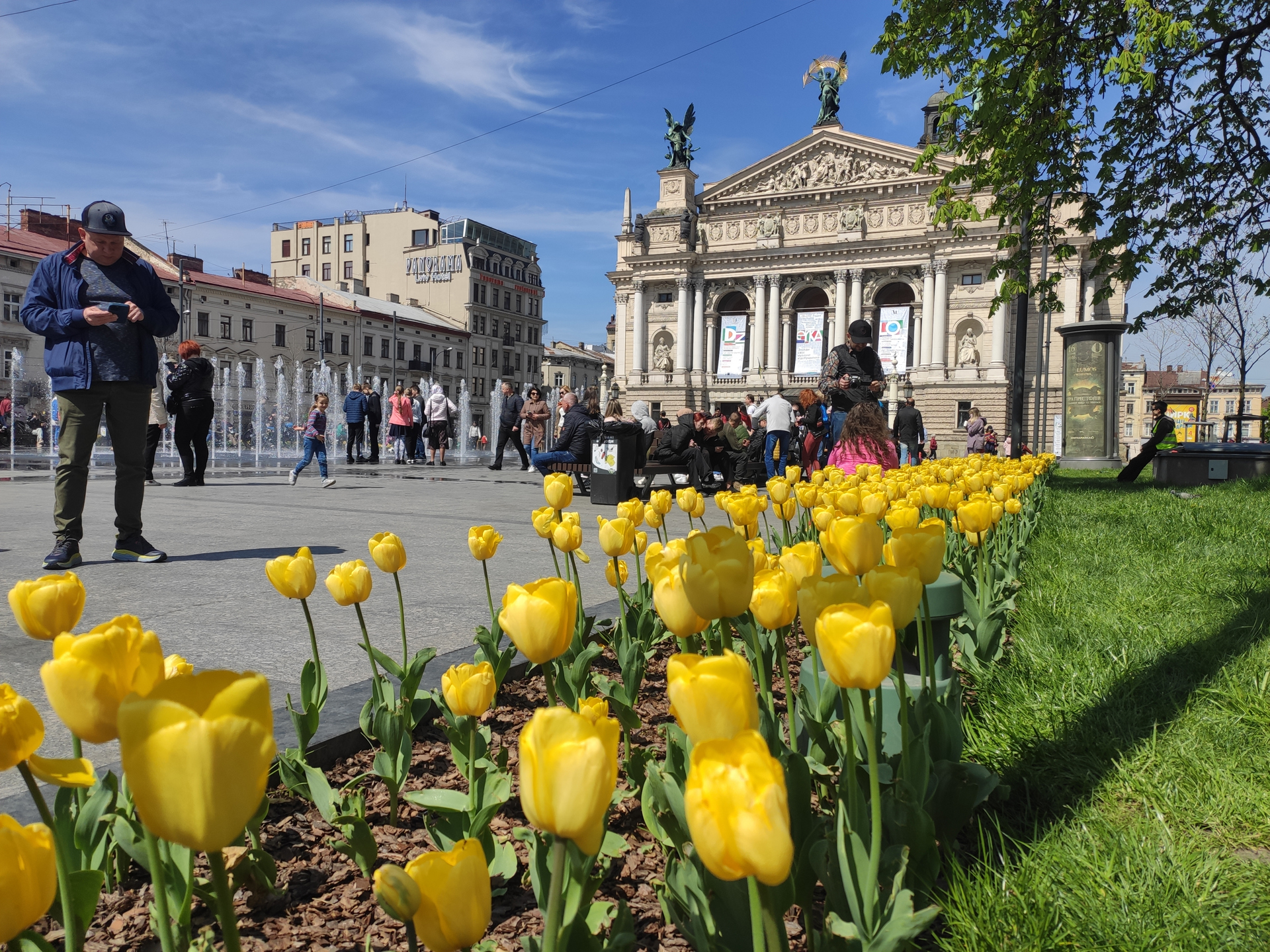 Ucranianos tratan de llevar vida normal mientras esperan la contraofensiva Ucranianos tratan de llevar vida normal mientras esperan la contraofensiva