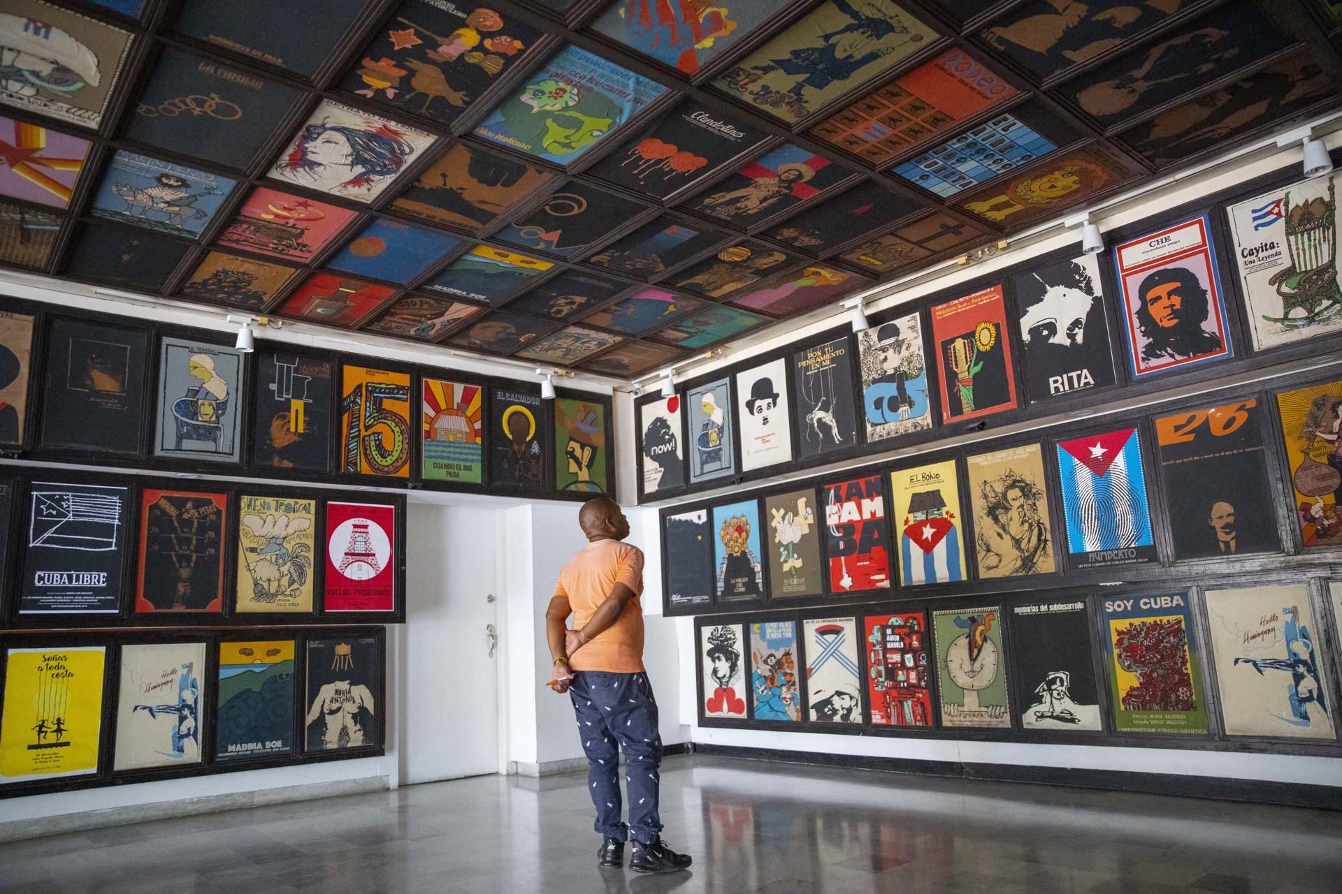 Unesco reconoce “merecidamente” el cartel de cine cubano con casi 3 mil piezas