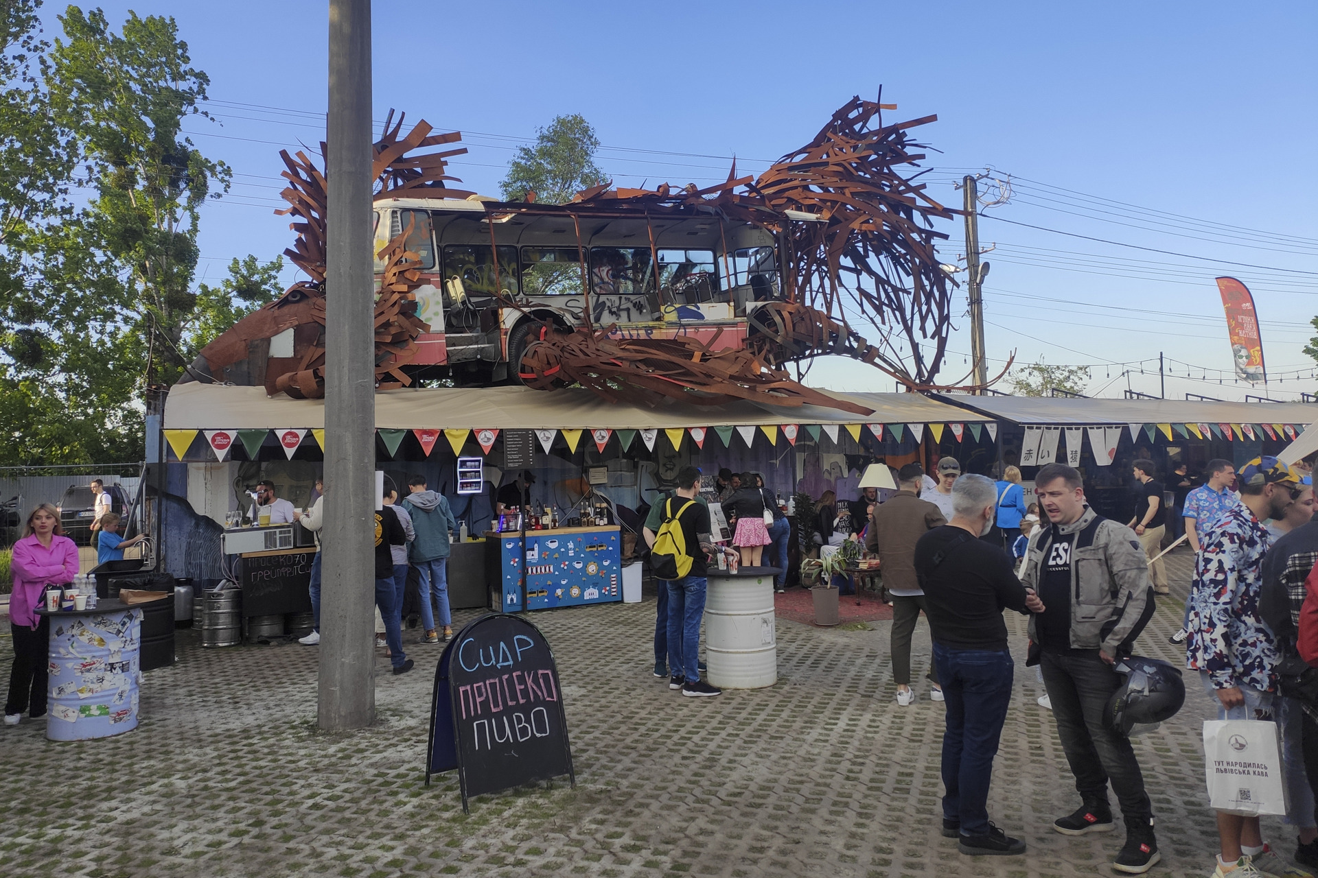 Vuelve una de las mayores ferias de Leópolis, bajo el signo de la guerra