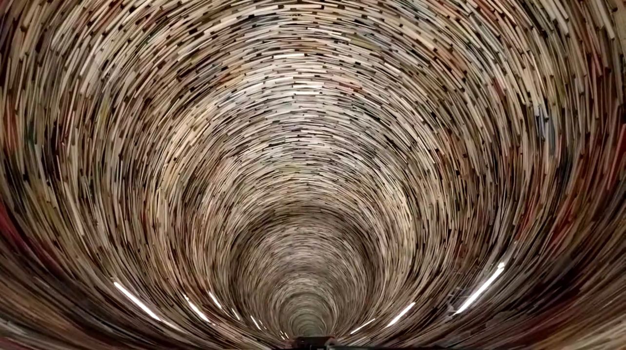 “Idiom”, la espiral infinita de libros