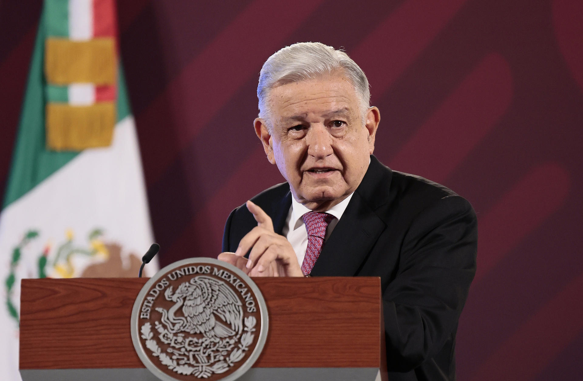 AMLO informa que esta semana se darán a conocer sustitutos de Ebrard y Adán Augusto López