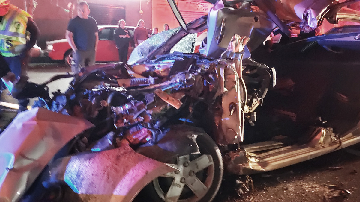 Conductor resulta prensado en CDMX tras chocar contra caja de tráiler estacionada Conductor resulta prensado en CDMX tras chocar contra caja de tráiler estacionada