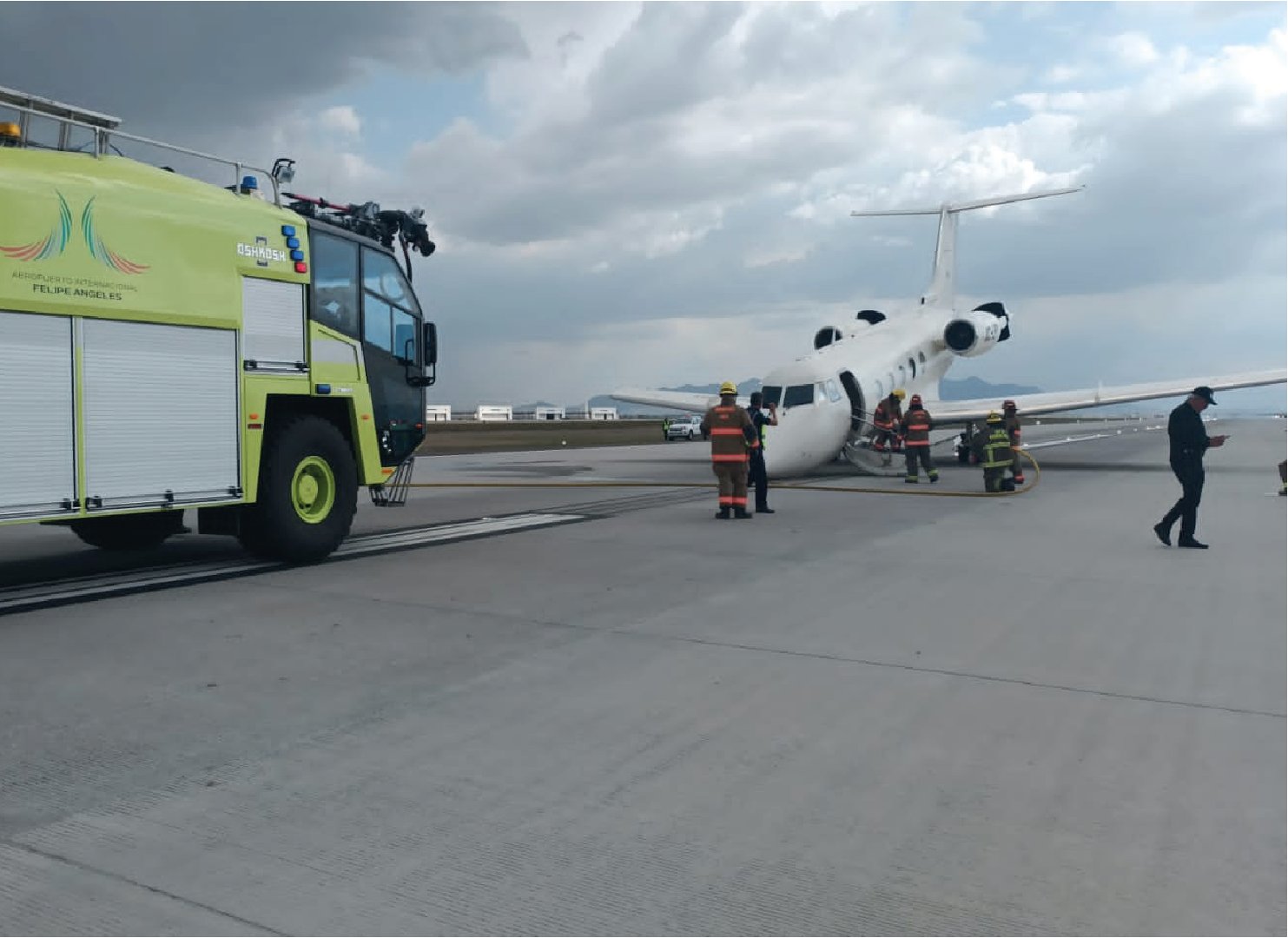 Avión de la FGR aterriza de emergencia en el AIFA