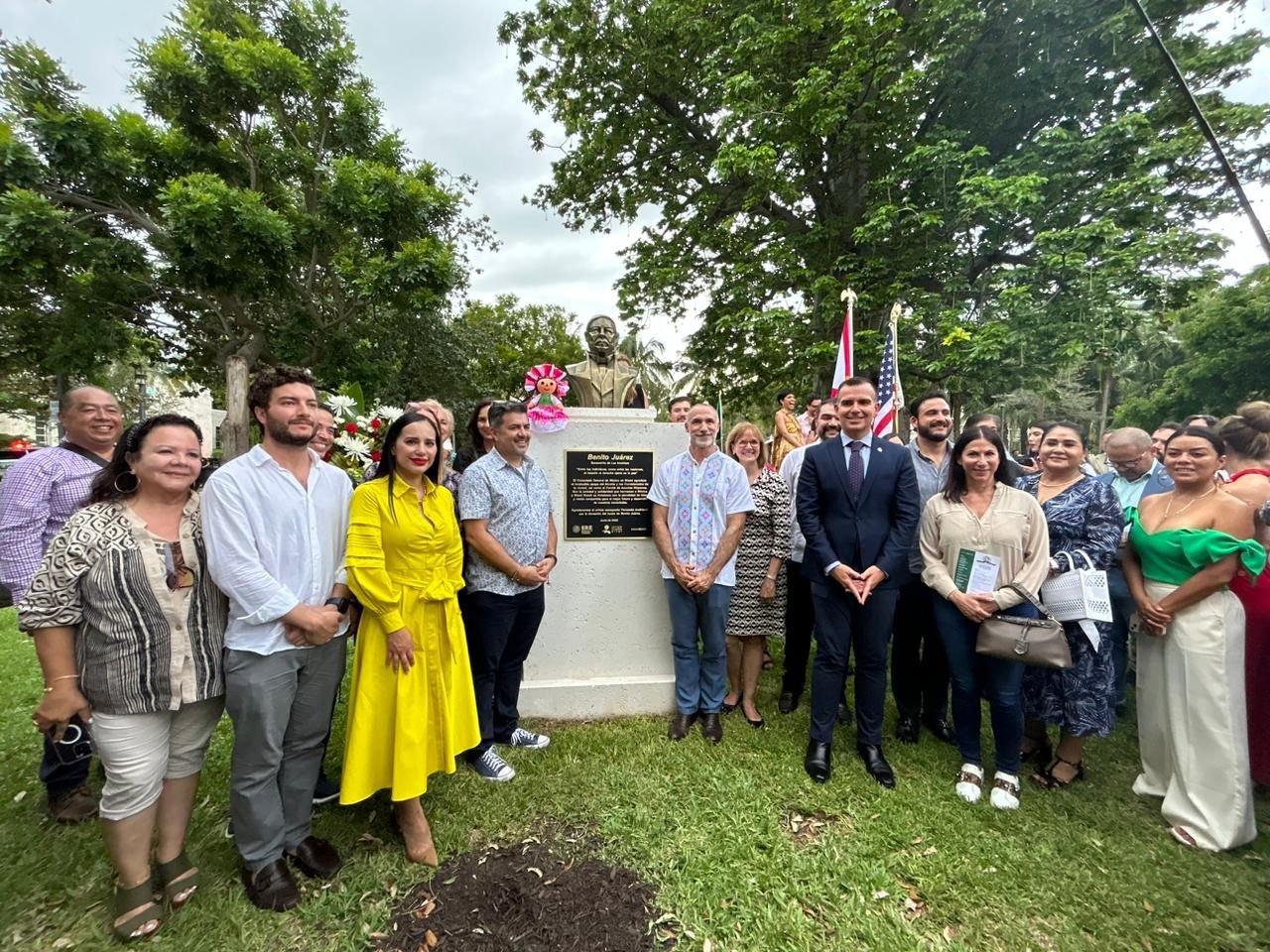 Miami Beach devela monumento de Benito Juárez Miami Beach devela monumento de Benito Juárez