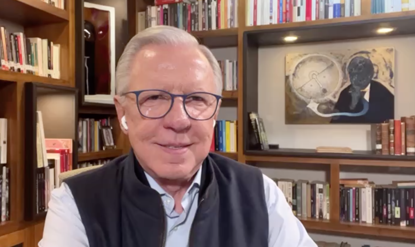 ¡Las noticias! Grupo armado intercepta un tráiler y se roba las camionetas que transportaba en la autopista León-Aguascalientes