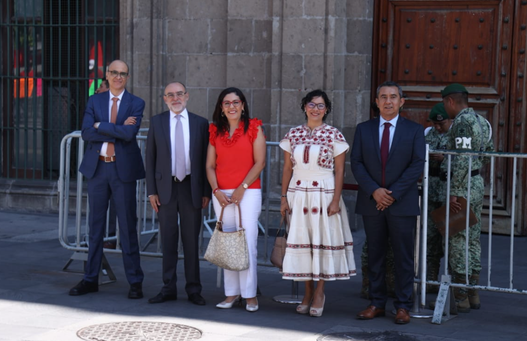 Consejeros del INE y AMLO se reúnen en Palacio Nacional
