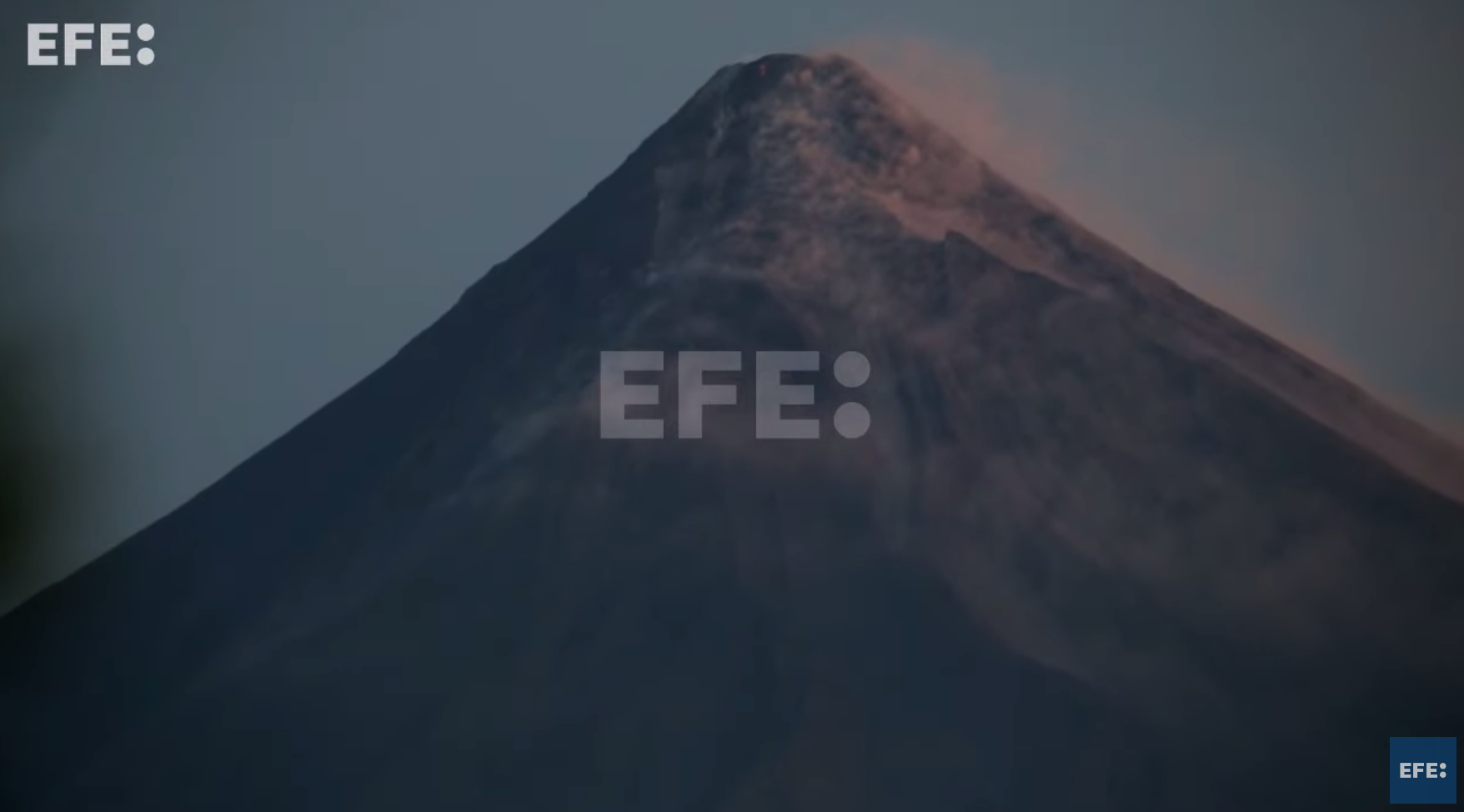 La actividad del volcán Mayón en Filipinas puede durar tres meses más