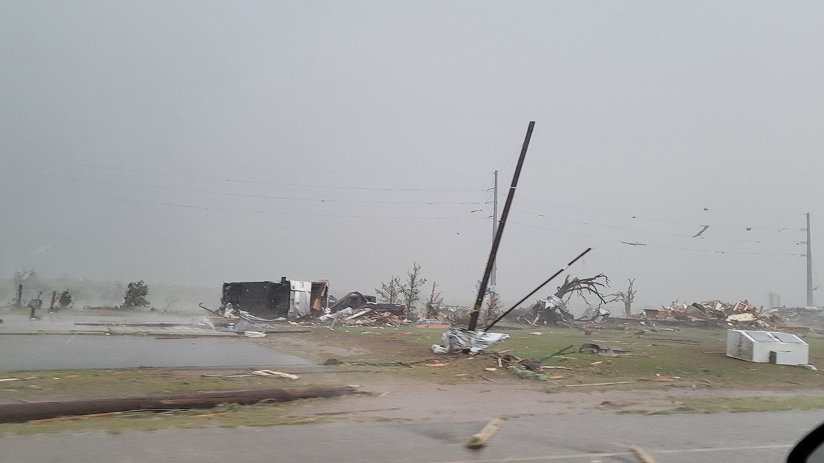 Tornado deja al menos cuatro muertos y destrucción en Texas