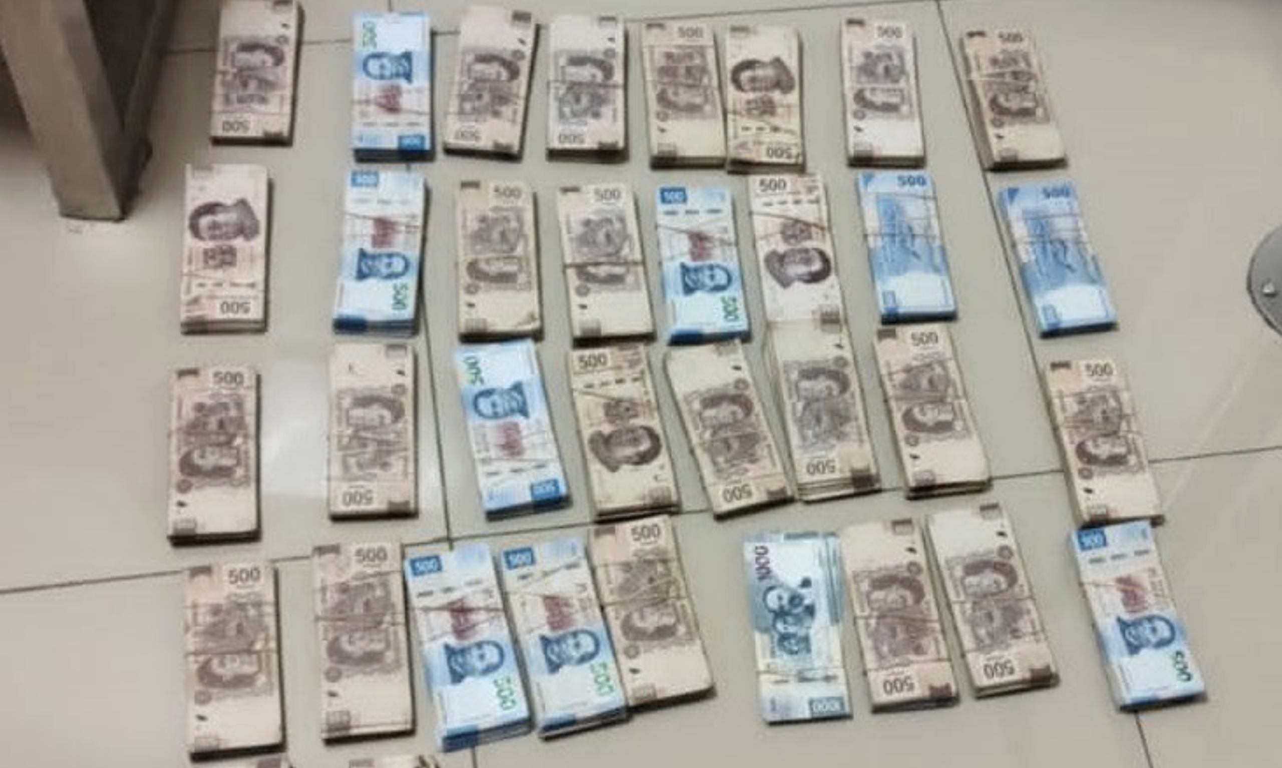 Detienen a pasajero con 1.7 mdp en aeropuerto de Monterrey