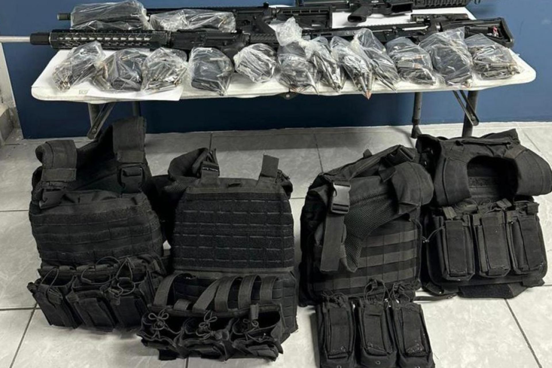 FGR detiene a 4 personas y asegura armamento en Sonora FGR detiene a 4 personas y asegura armamento en Sonora