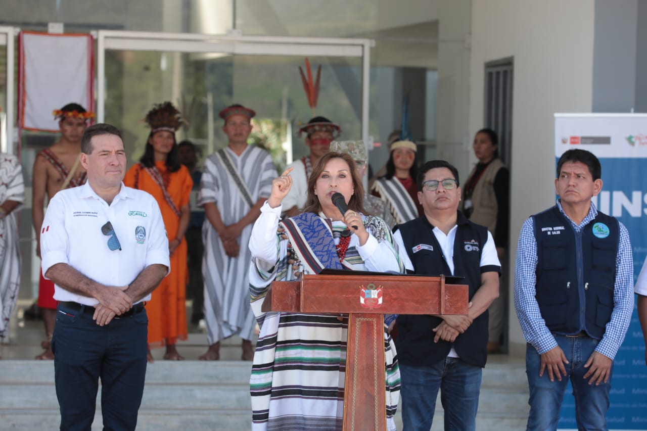 Dina Boluarte podrá viajar y despachar en forma remota, según ley aprobada por el Congreso