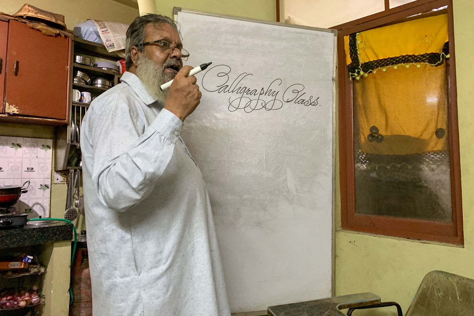 El arte de la caligrafía lucha por sobrevivir en India ante el auge de la tecnología El arte de la caligrafía lucha por sobrevivir en India ante el auge de la tecnología