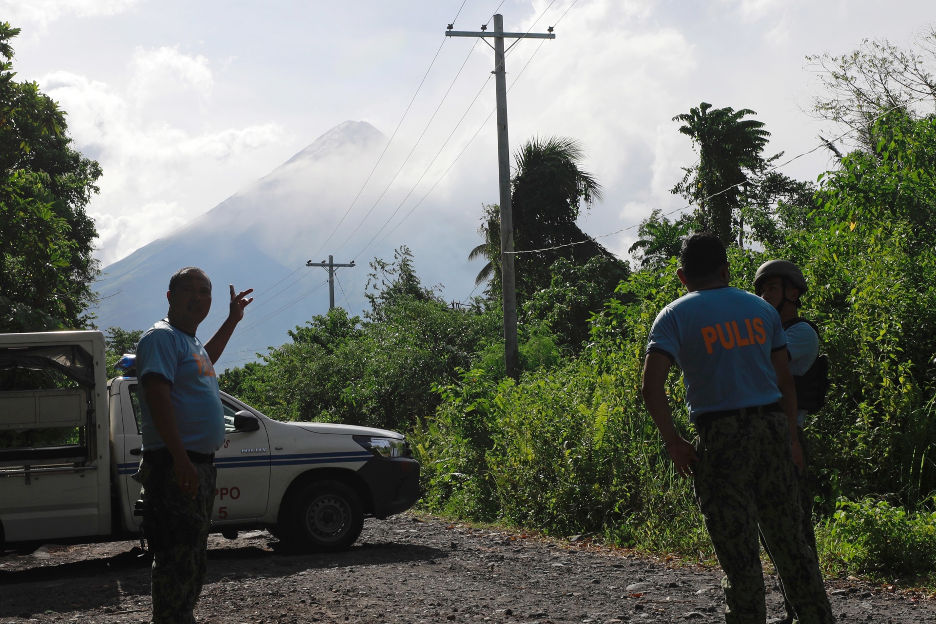 El volcán filipino Mayón expulsa una lengua lava y aumenta el riesgo de erupción mayor