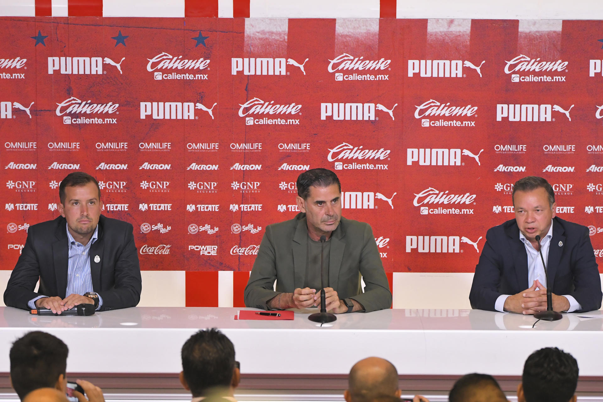 Hierro nombra al español Fran Pérez como director de futbol profesional de Chivas