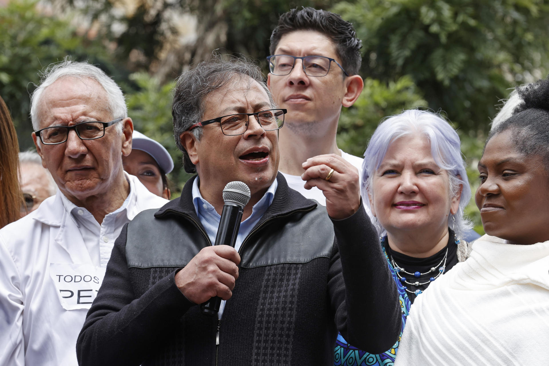 AMLO expresa “todo” su apoyo a Petro ante manifestaciones en Colombia