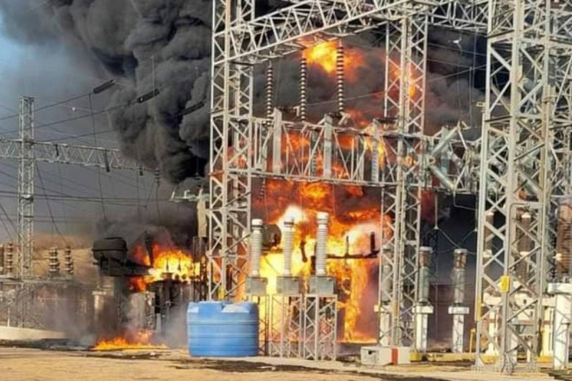 Se registra incendio en subestación de CFE en Michoacán