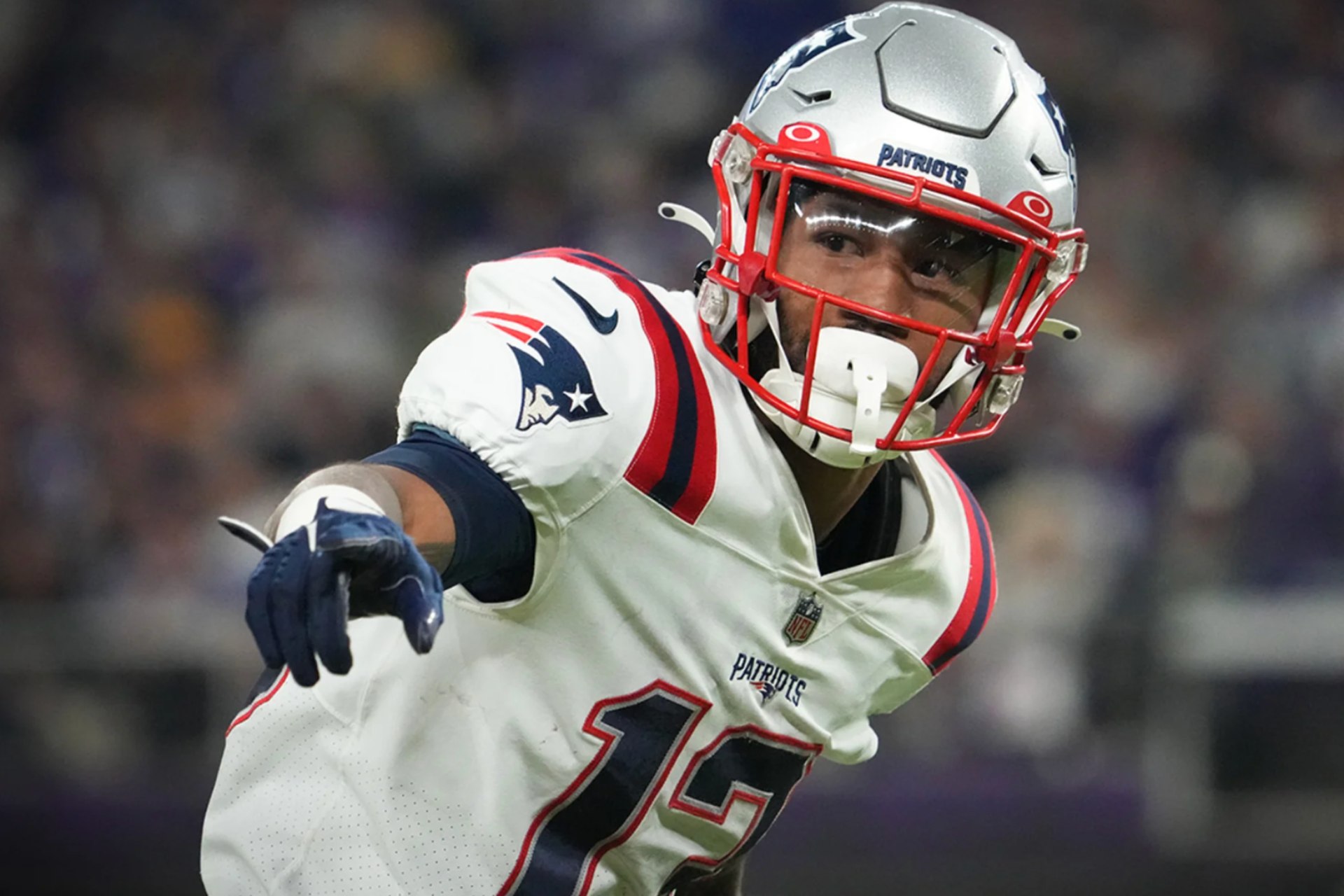 Jack Jones, jugador de Patriots, es detenido por intentar llevar armas en avión