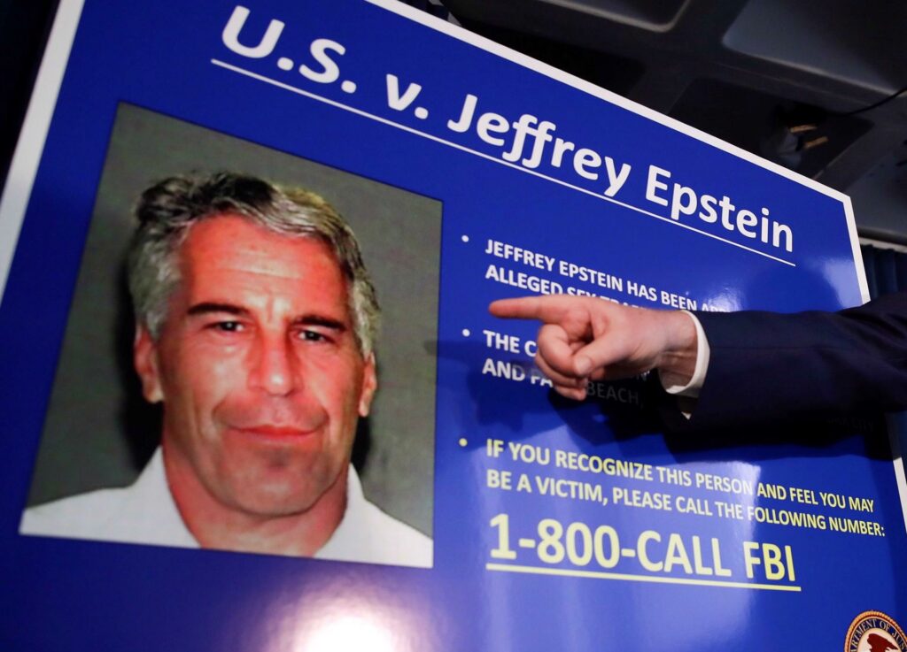 Trump "no tiene que ver" en el retiro de fotos publicadas en caso Epstein, seg&uacute;n Justicia - jeffrey-epstein-1024x737