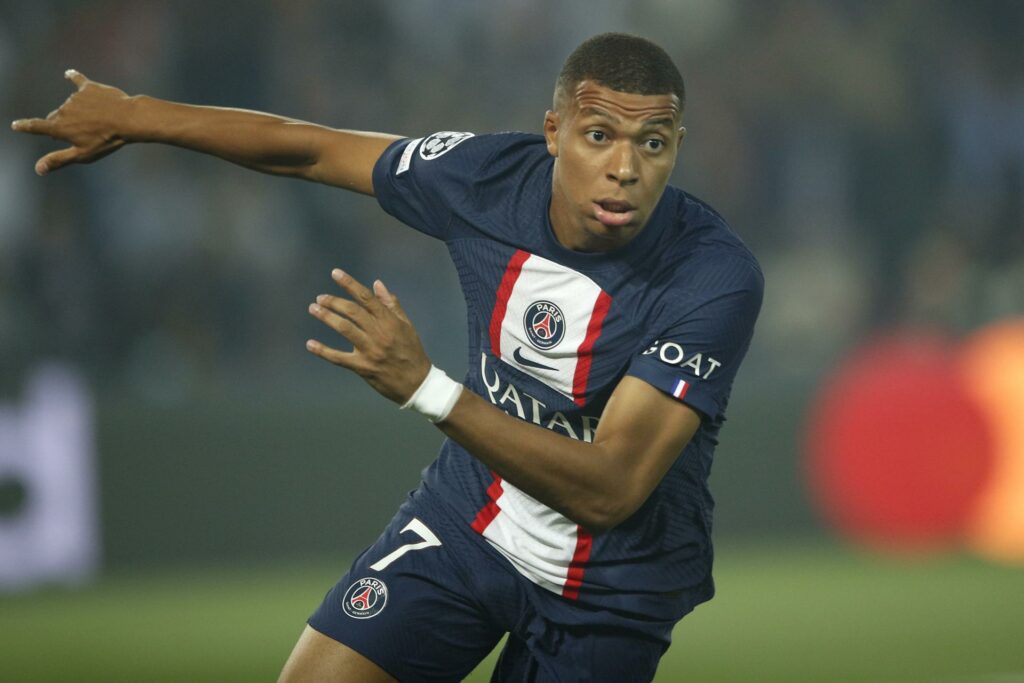 Macron anuncia presiones para que Mbappé se quede en Francia - kylian-mbappe-1024x683