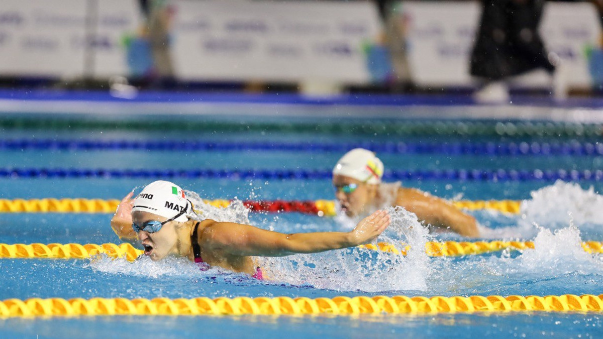 La mexicana María Mata gana el único oro de una jornada de natación suspendida por lluvia