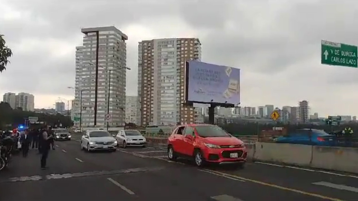 Vecinos liberan Avenida de los Poetas tras 4 horas de bloqueo