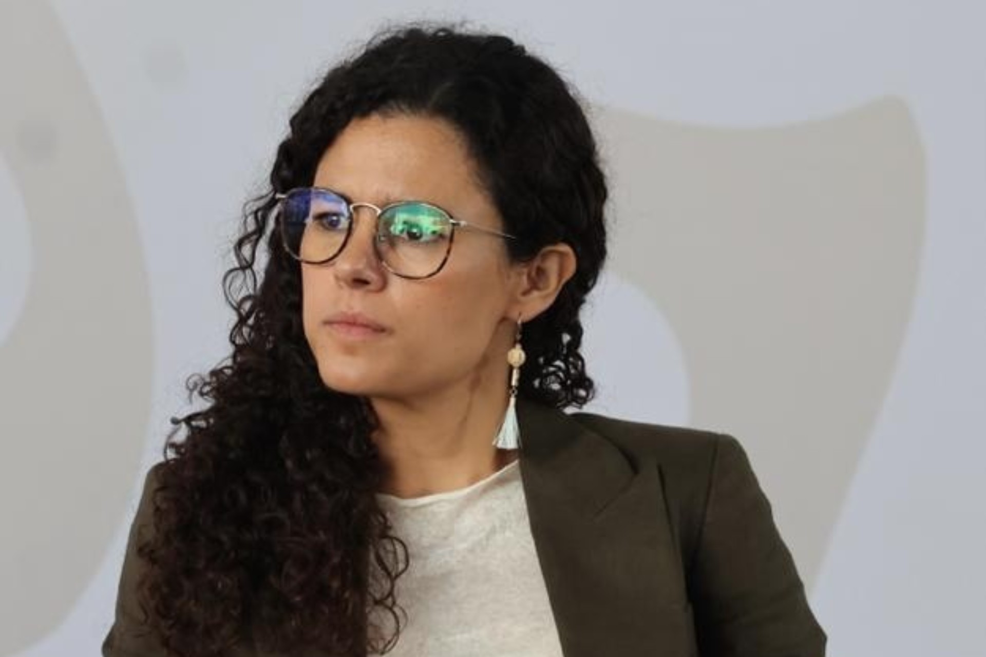 AMLO defiende a Luisa María Alcalde tras críticas a nombramiento en Segob AMLO defiende a Luisa María Alcalde tras críticas a nombramiento en Segob