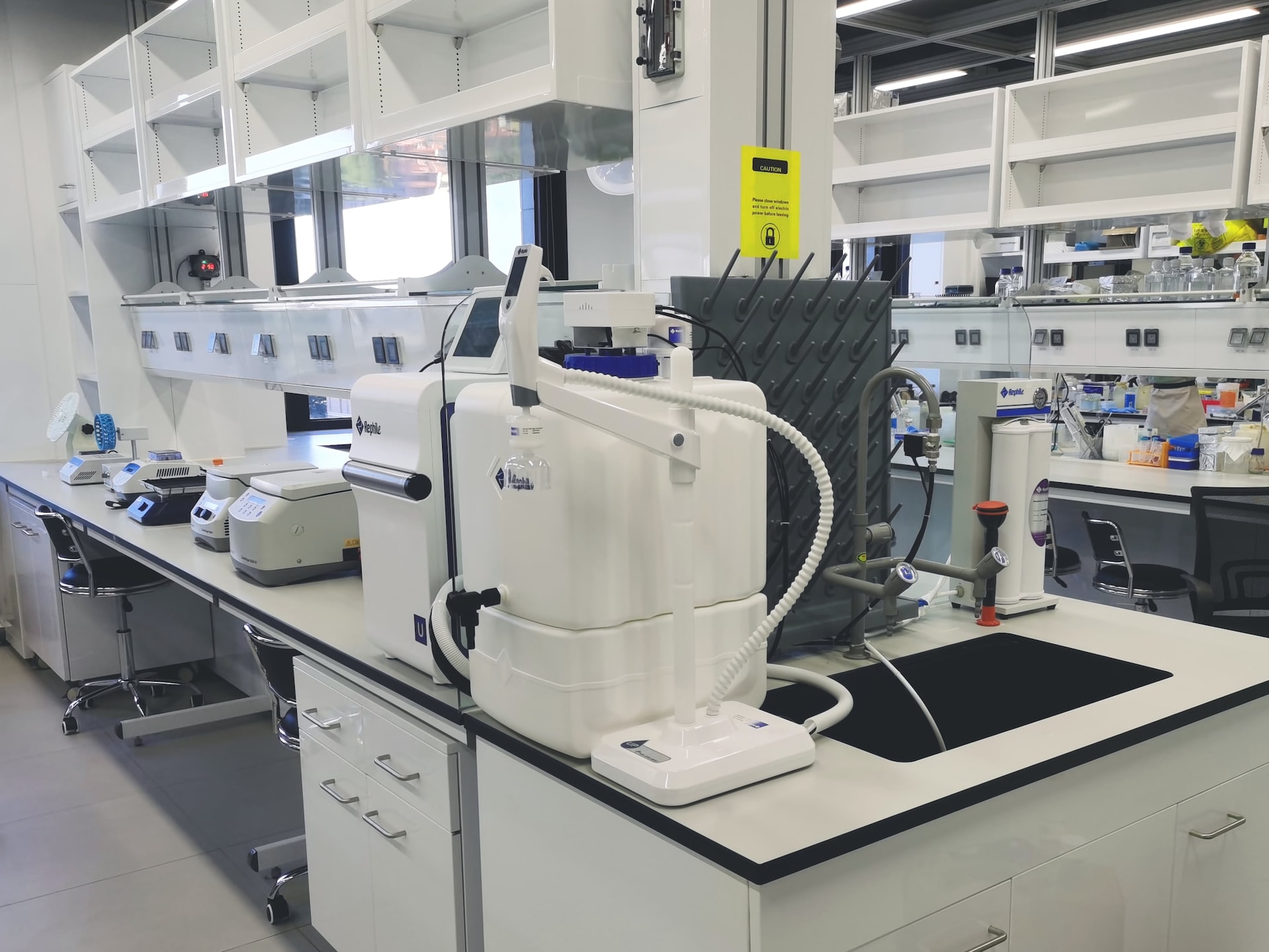 Conserje de universidad en EE.UU. apagó congelador por error y eliminó años de investigación Conserje de universidad en EE.UU. apagó congelador por error y eliminó años de investigación