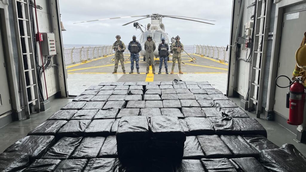 Marina intercepta semisumergible con 3.5 toneladas de droga en el Pacífico - marina-decomiso-cocaina-1024x576
