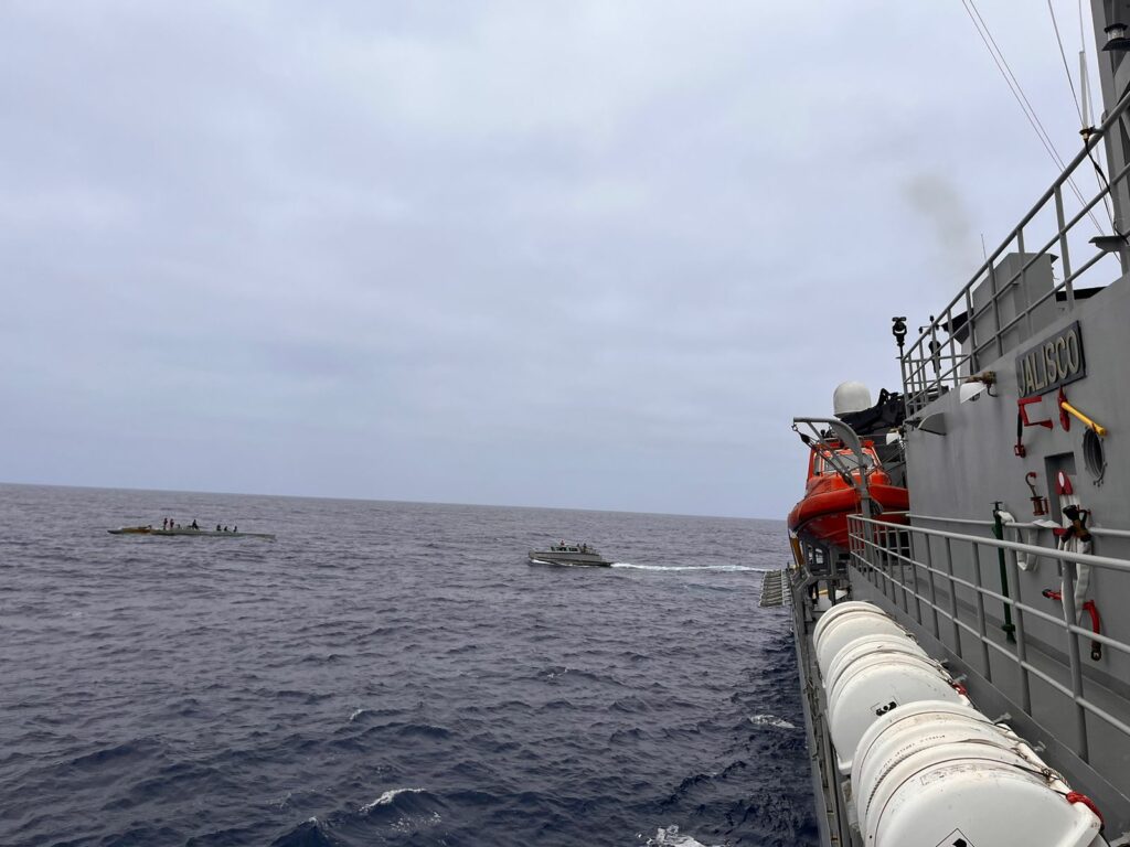 Marina intercepta semisumergible con 3.5 toneladas de droga en el Pacífico - marina-intercepta-semisumergible-con-35-toneladas-de-droga-en-el-pacifico-3-1024x768