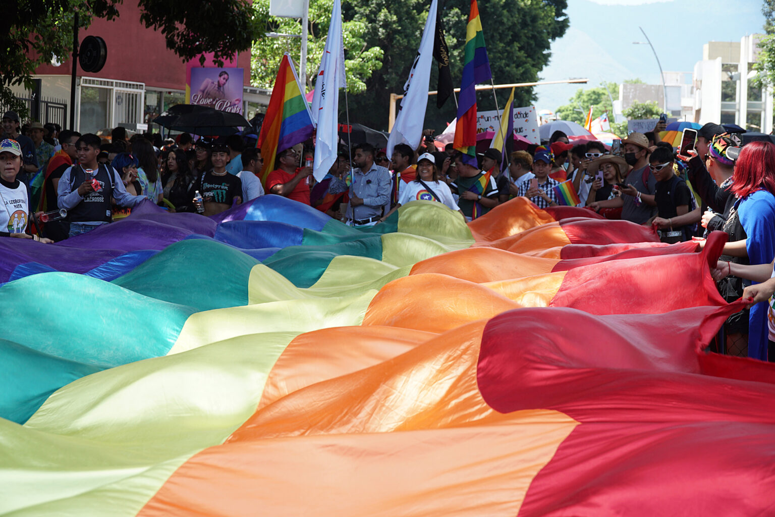 Mexicanos de Oaxaca se suman a las marchas en el país por el orgullo LGBTQ+
