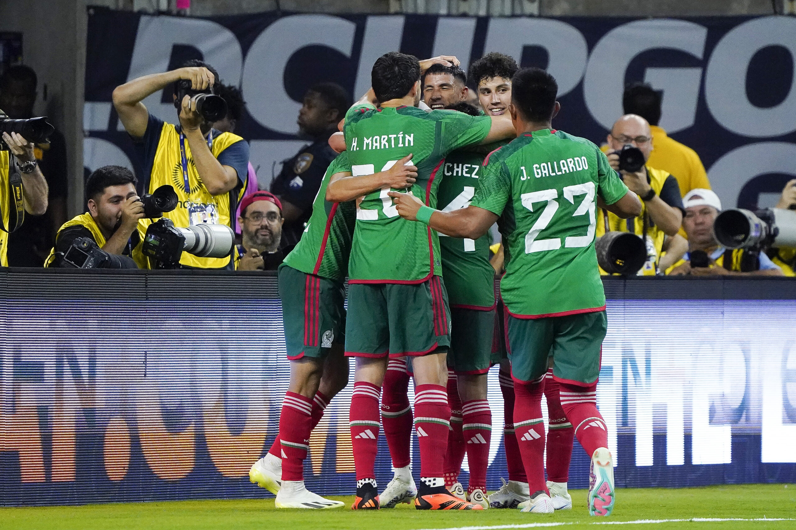 México golea a Honduras en el inicio de la Copa Oro