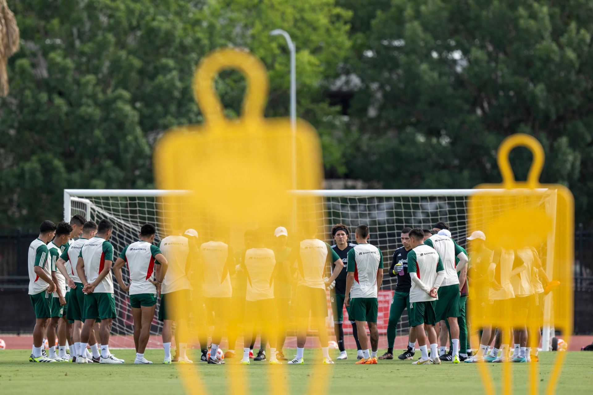 México, sin técnico en propiedad y con dudas; Honduras con ganas de asestar un duro golpe