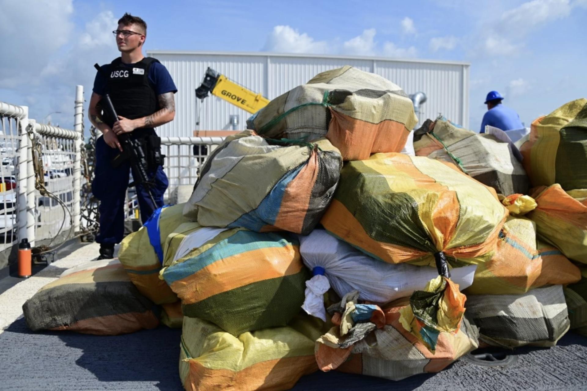 Guardia Costera de EE.UU. descarga cocaína interceptada con valor de más de 186 mdd