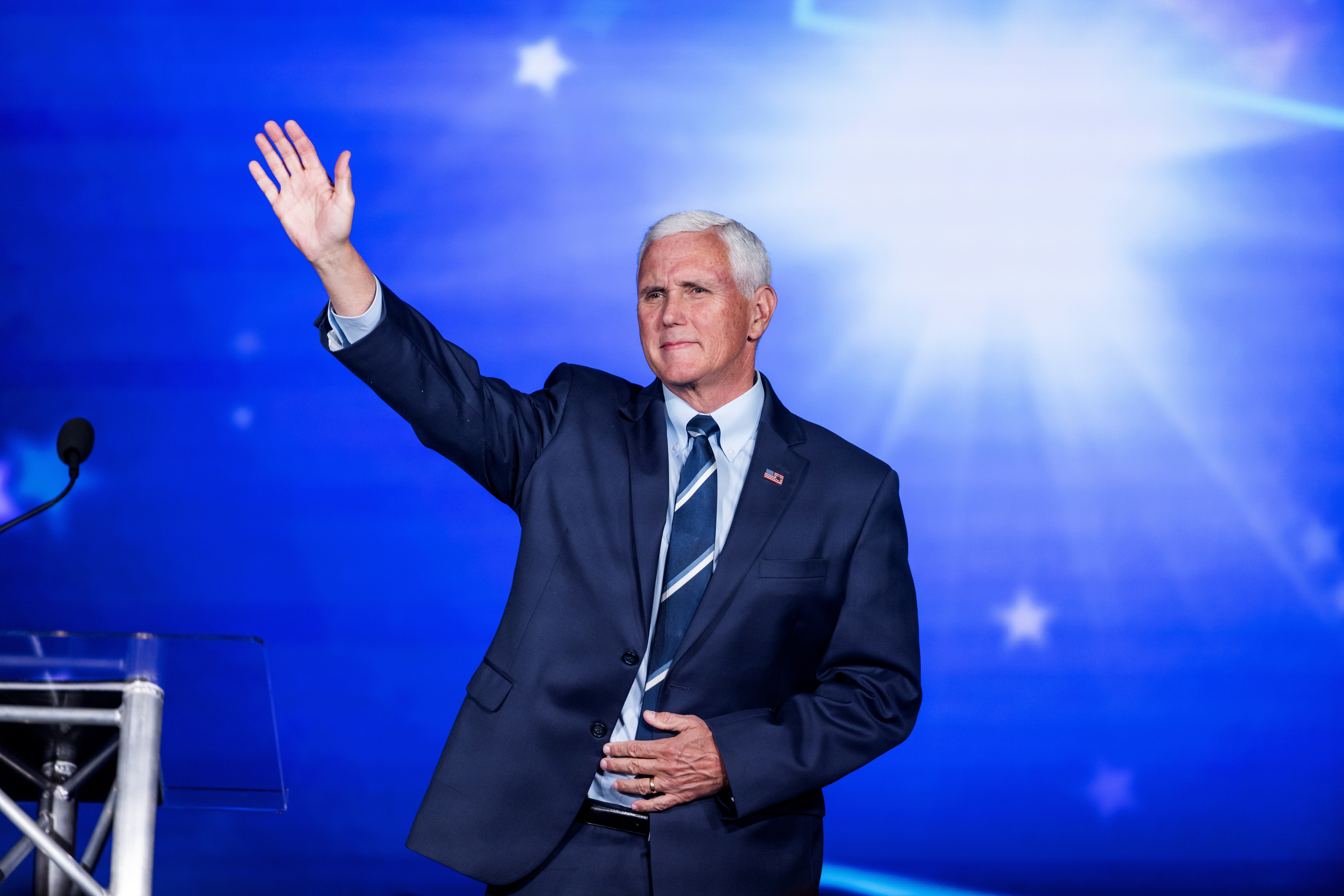 Pence arranca su campaña para las primarias republicanas con una afrenta directa a Trump Pence arranca su campaña para las primarias republicanas con una afrenta directa a Trump