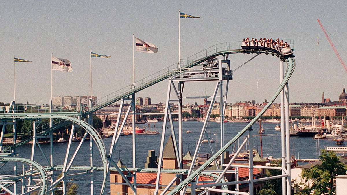 Un muerto y varios heridos al descarrilar vagón de montaña rusa en Estocolmo